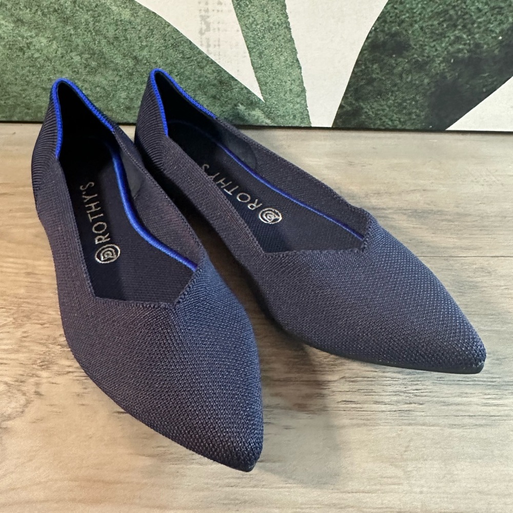 Rothy’s Womens Navy Classic Flat The Point 9.5 EUC